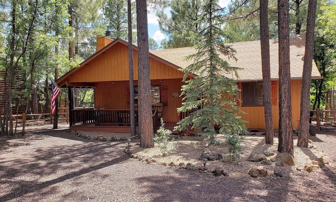 Pinetop Cabin | GARDEN CABIN W/FENCED YARD, With A/C