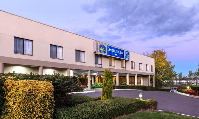 Narrabundah Hotel | Garden City Hotel, Best Western Signature Collection