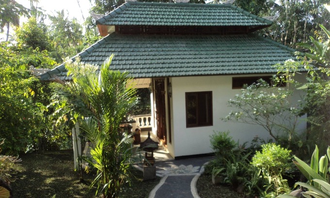 Ubud City-Centre Ski Chalet | Garden Cottage, the lush residence for your vacation