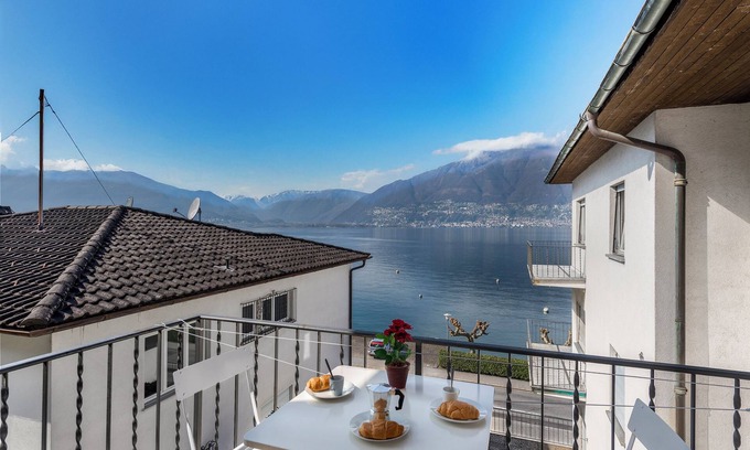 Vira Apartment | Garden on the lake 2, Gambarogno, Vira, Switzerland