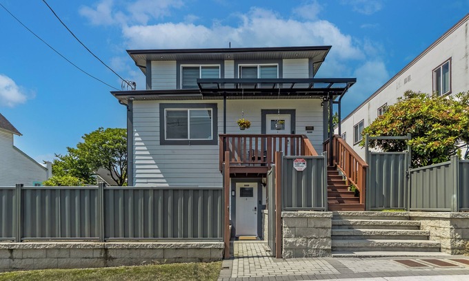 New Westminster House | Garden Suite 2-Bed/1-Bath ncan be Interconnected with additional Suite