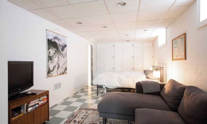 Nokomis Apartment | Garden Suite: private entrance, garage, patio, fireplace, 15m to airport/MOA