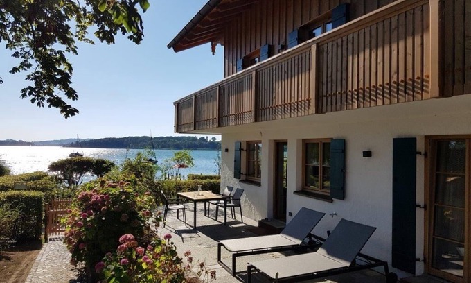 Gstadt Apartment | Garden Suite with cozy eat-in kitchen and lake view