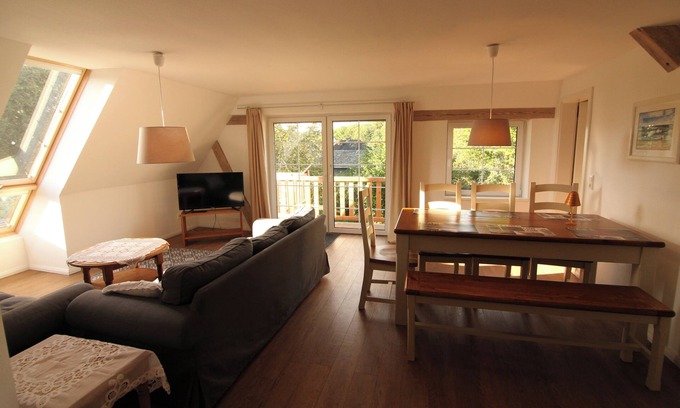 Boren Apartment | Garden view apartment in the farmhouse, large balcony in quiet nature 5min to the Schlei