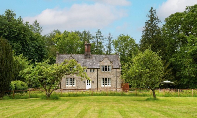 Belford Cottage | Gardener's Cottage, Twizell Estate - Sleeping 6 guests in 3 bedrooms
