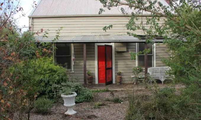 Stawell House | Gariwerd /Grampians Miners Cottage Stawell