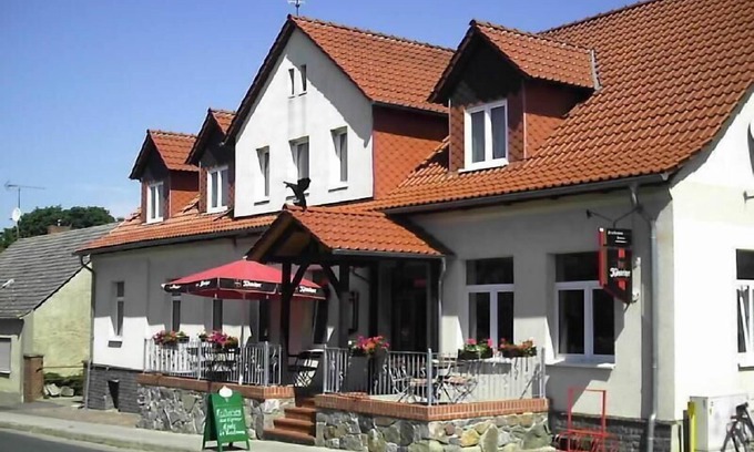 Gerswalde Hotel | Gasthaus & Pension Zum Schwarzen Adler