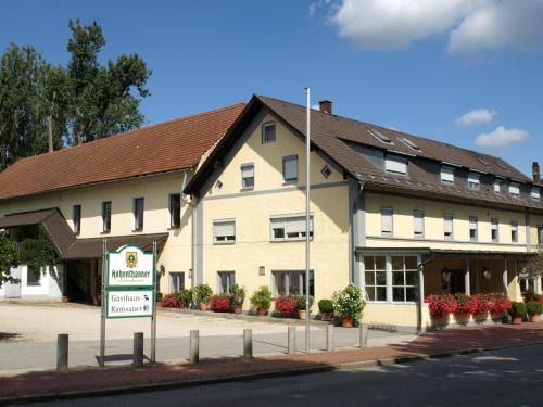 Neufahrn in Niederbayern House | Gasthof Ramsauer