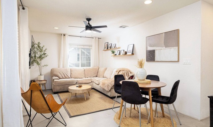 Little Armenia House | Gated 2BD - AC - Family Friendly