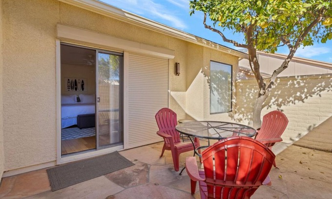 Tucson House | Gated comfort I-10/Grant. Private garage, resort pool & spa, ultra-fast Wi-Fi