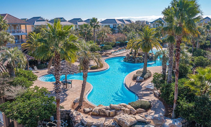 Villages of Crystal Beach House | Gated Community ~ Lagoon Style Pool ~ Pet Friendly