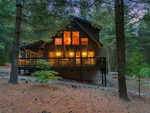 Vein Mountain House | Gated neighborhood - Hot Tub & Fire Pit