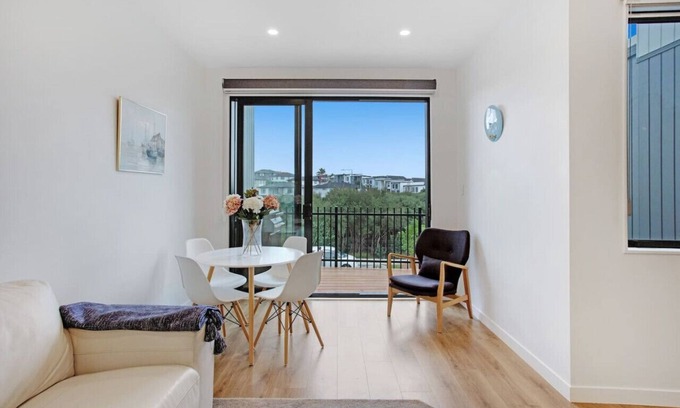 Massey House | Gateway Escape Townhouse with BBQ and Parking
