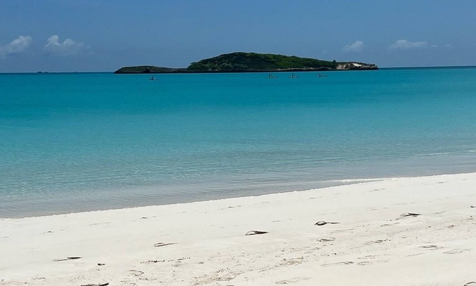 William's Town Cottage | Gateway for couples and families in beautiful tropic of cancer beach