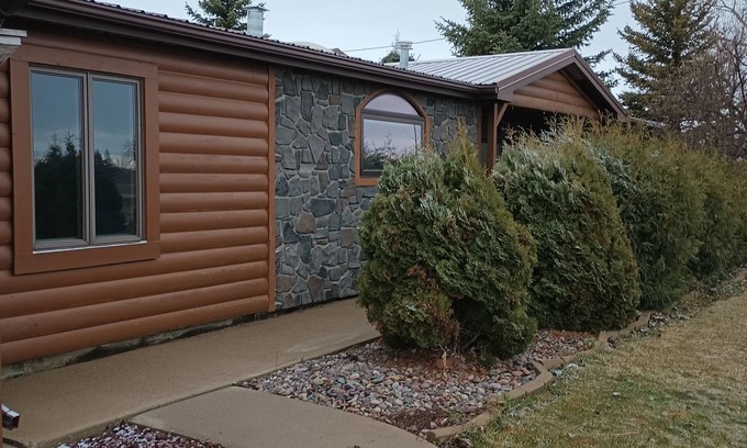 Moccasin House | Gateway to the Little Belts and Snowy Mts.