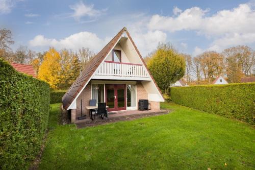 Zwiggelte House | Gekraagde Roodstaart I Bungalow met Fijne Groene Tuin
