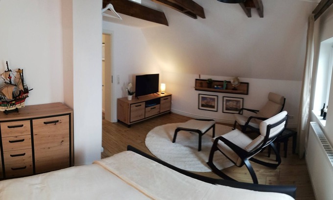 Elsfleth Apartment | Gemütliche, Frisch Renovierte Wohnung Direkt am Elsflether Weserdeich