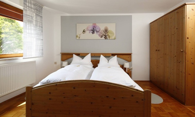 Hohenberg a.d.Eger Apartment | Gemütliche und helle Ferienwohnung, kostenfreies WLAN, viele Freizeitangebote