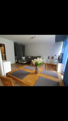 Pinneberg Apartment | Gemütliches Apartment in Pinneberg - Balkon & Bahnhof in 5 Min