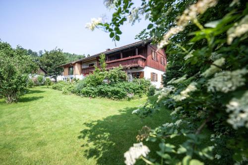 Stein Apartment | Gemütliches Ferienhaus mit Garten Kamin und eine separate Ferienwohnung, neu renoviert