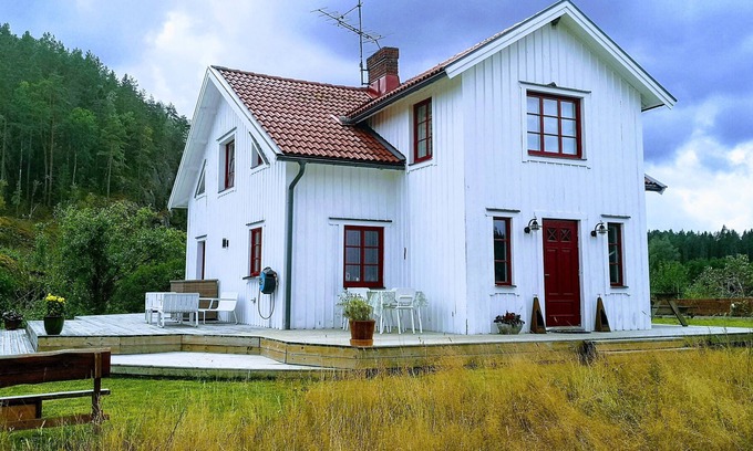 Tanum O House | Generous house by the lake, free WIFI,Boat,8 pers.,fireplace, close to nature