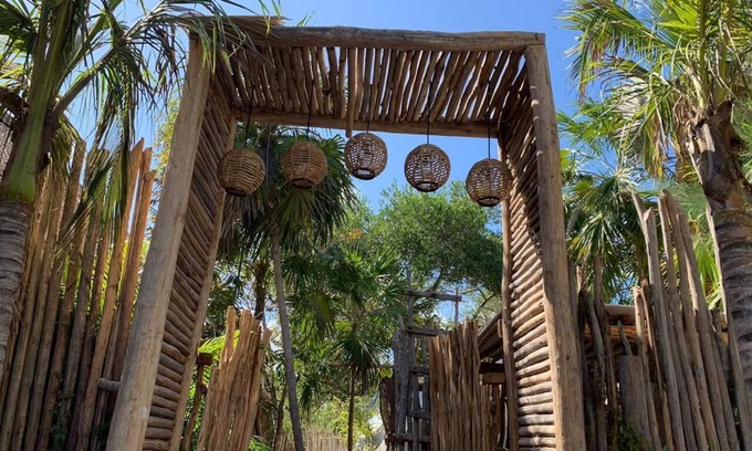 Zona Hotelera Cabin | geo domes at the Tulum jungle, steps from the beach