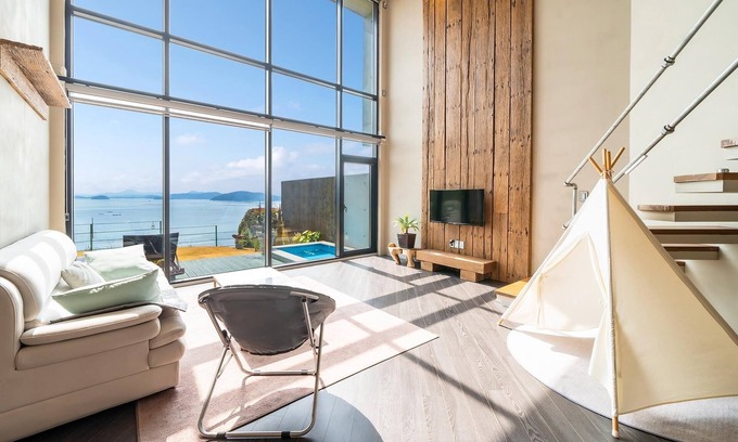 Geoje House | Geojedo Raonhiljo Pollvilla Pension
