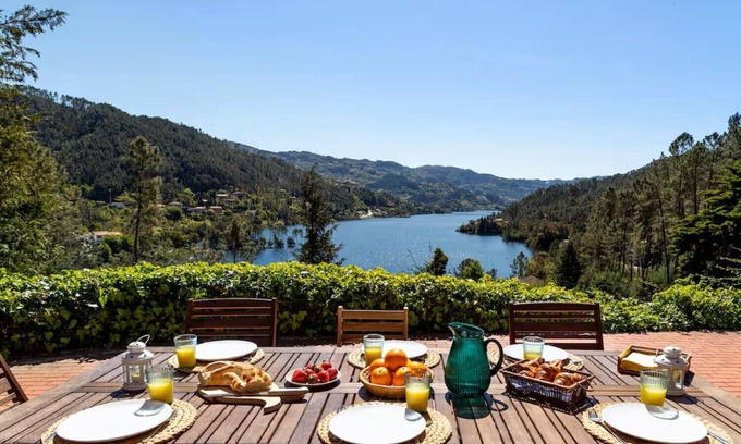 Vilar da Veiga Cottage | Gerês Mountain Lake Views by Gerês Casas