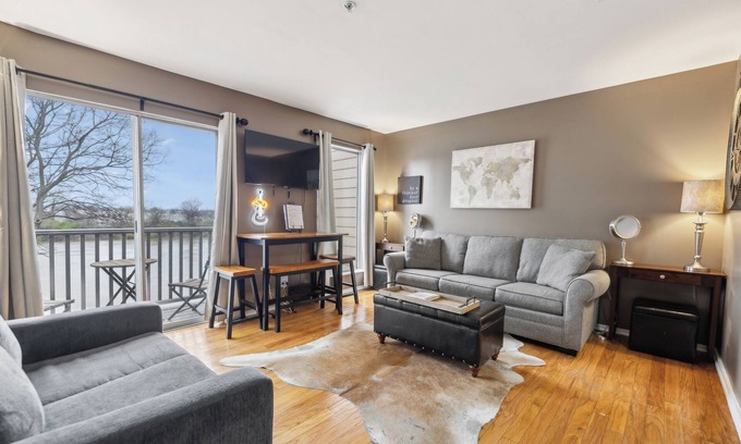 North Capitol Condo | Germantown Area: Riverfront View, Titan's Stadium, Downtown, Food, & Good Times!