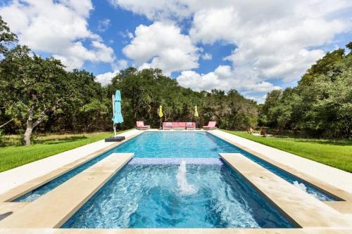 Driftwood House | Get Back to Nature at Secluded Hill Country Oasis