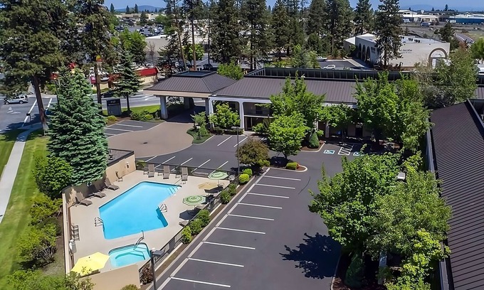 Orchard District Hotel | Get Ready for Adventure! 2 Family-friendly Units. Close to Pine Nursery Park!