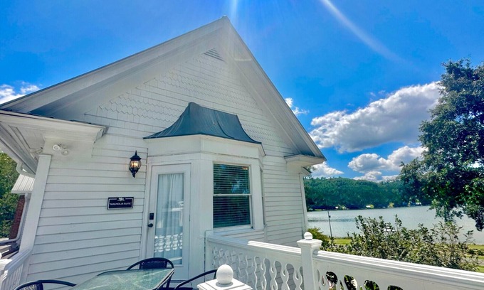 Cedar Bluff Apartment | Getaway at The Magnolia Suite - Pool, Hot tub, fire pit, kayaks, & lake access!