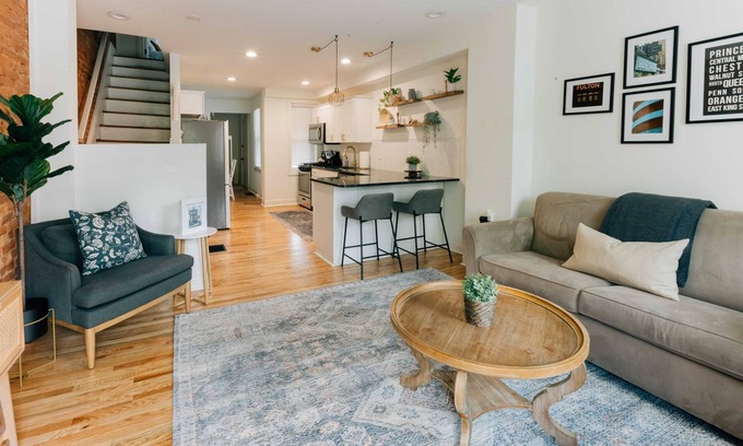 Historic Downtown Lancaster House | Getaway on Grant, heart of Downtown with parking