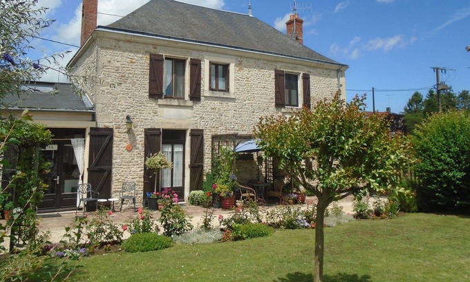 Saint-Valerien House | Getaway rural holiday home for rent!