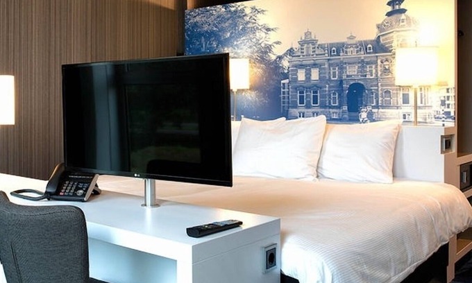 Oss House | Getaway to Comfort with Restaurant, and Free Parking, Near Museum Jan Cunen