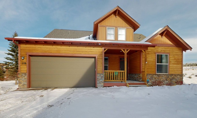 Silvercreek House | Getaway with fireplace, gas fire pit, shared pool/hot tub-minutes to ski & golf