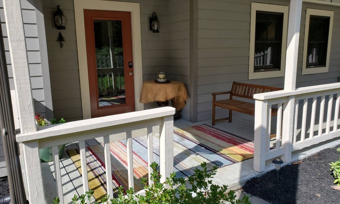 Scottsville Apartment | Ghost Pine Studio, Scottsville 1 Bedroom Retreat