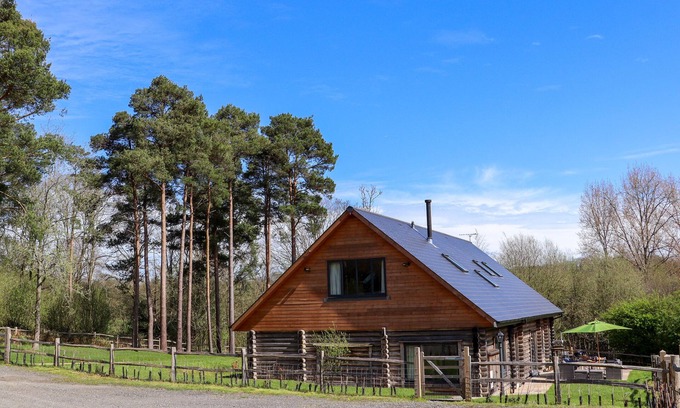 Horam House | GHYLL PARK FARM, pet friendly, character holiday cottage in Horam