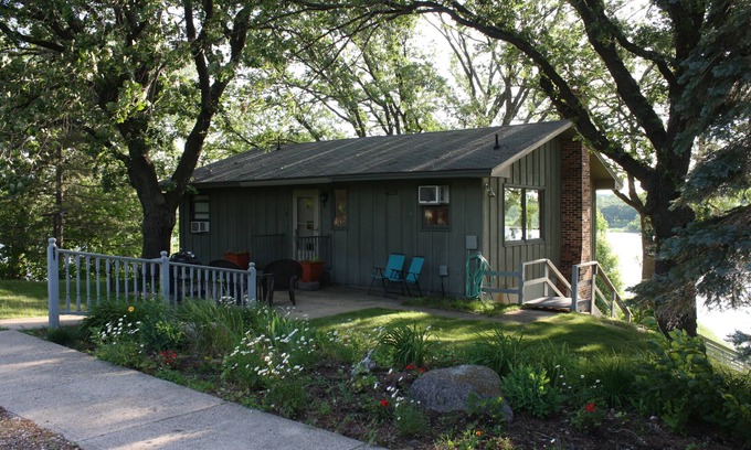 Glenwood House | Giant Oak Cabin - A perfect lakeside retreat