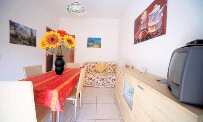 Borghetto Santo Spirito Apartment | Giardini 13 Int 17 - One Bedroom Apartment, Sleeps 6