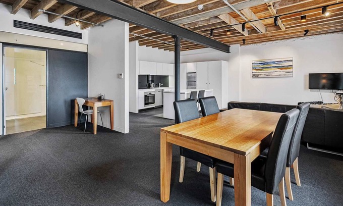 Sullivan's Cove Apartment | Gibson's Mill waterfront warehouse apartment - 101
