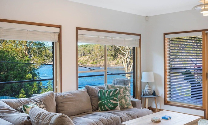 Pambula Beach Cabin | Gillmith - Sleeping up to 16 people