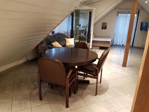Illingen Apartment | Gino s Ferienwohnung