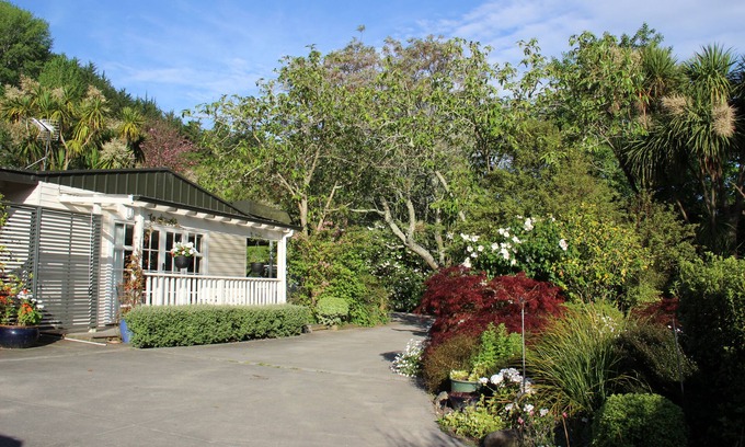 Gisborne House | Gisborne guest house/cottage with a rural setting