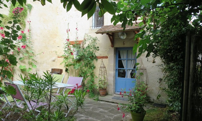 Mamers Cottage | Gîte "4 épis": Flower garden, Bikes, Peace in the heart of Mamers