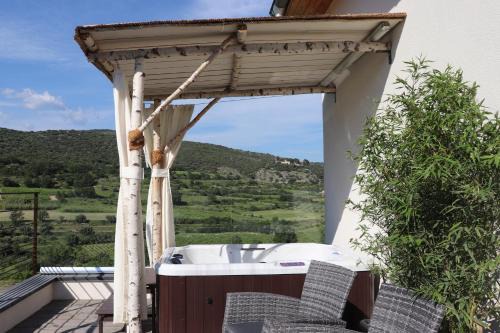 Montpeyroux House | Gite Aigues Vives - Le Patio