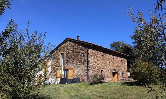 Anglards-de-Saint-Flour Cottage | Gite Anglards-de-Saint-Flour, 4 bedrooms, 6 persons