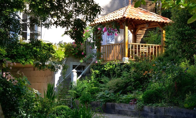 Saint-Meard-de-Drone House | Gîte by the river in the Dordogne - La Gloriette