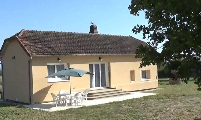 Coutansouze Cottage | Gite Coutansouze, 2 bedrooms, 4 persons