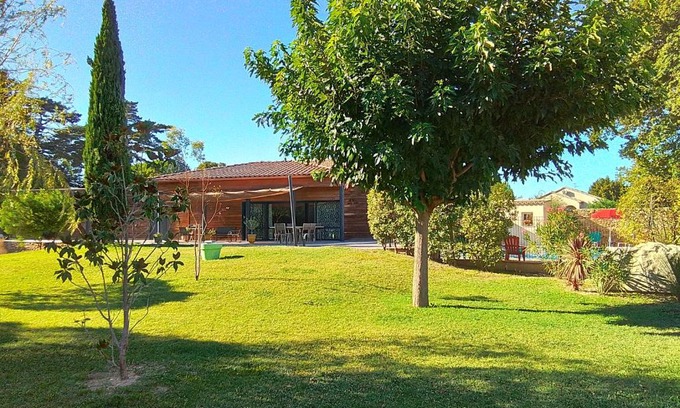 Camaret-sur-Aigues Apartment | Gite d'Emma